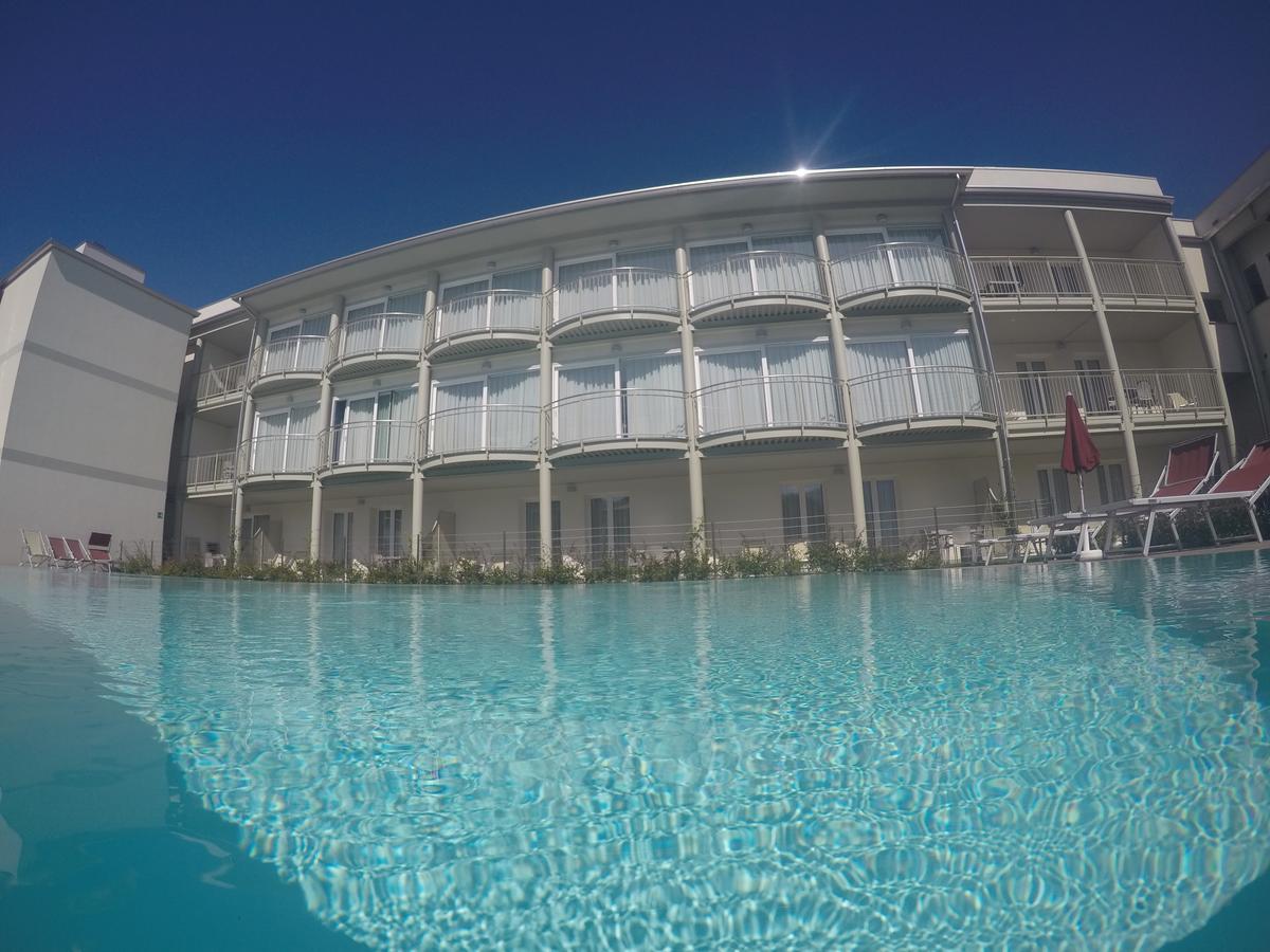 Hotel Vischi Домасо Екстериор снимка